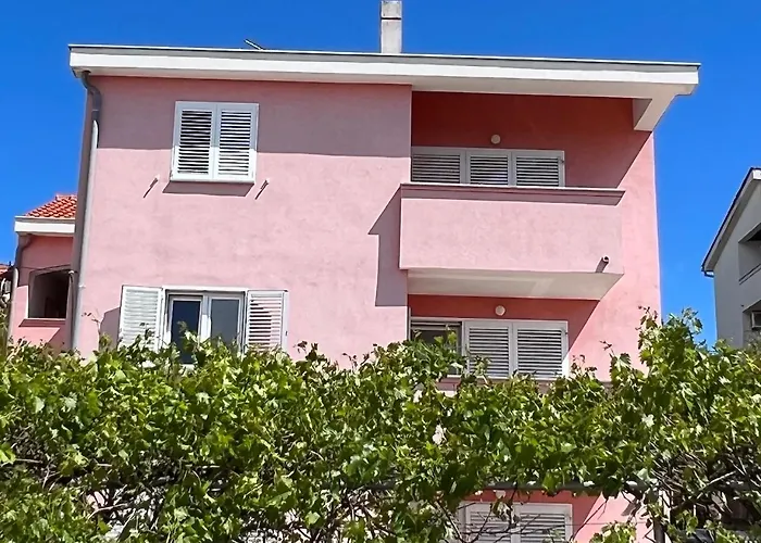 Laguna Apartments