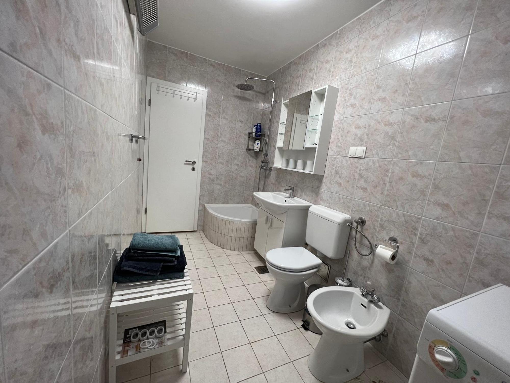 Laguna Apartment *