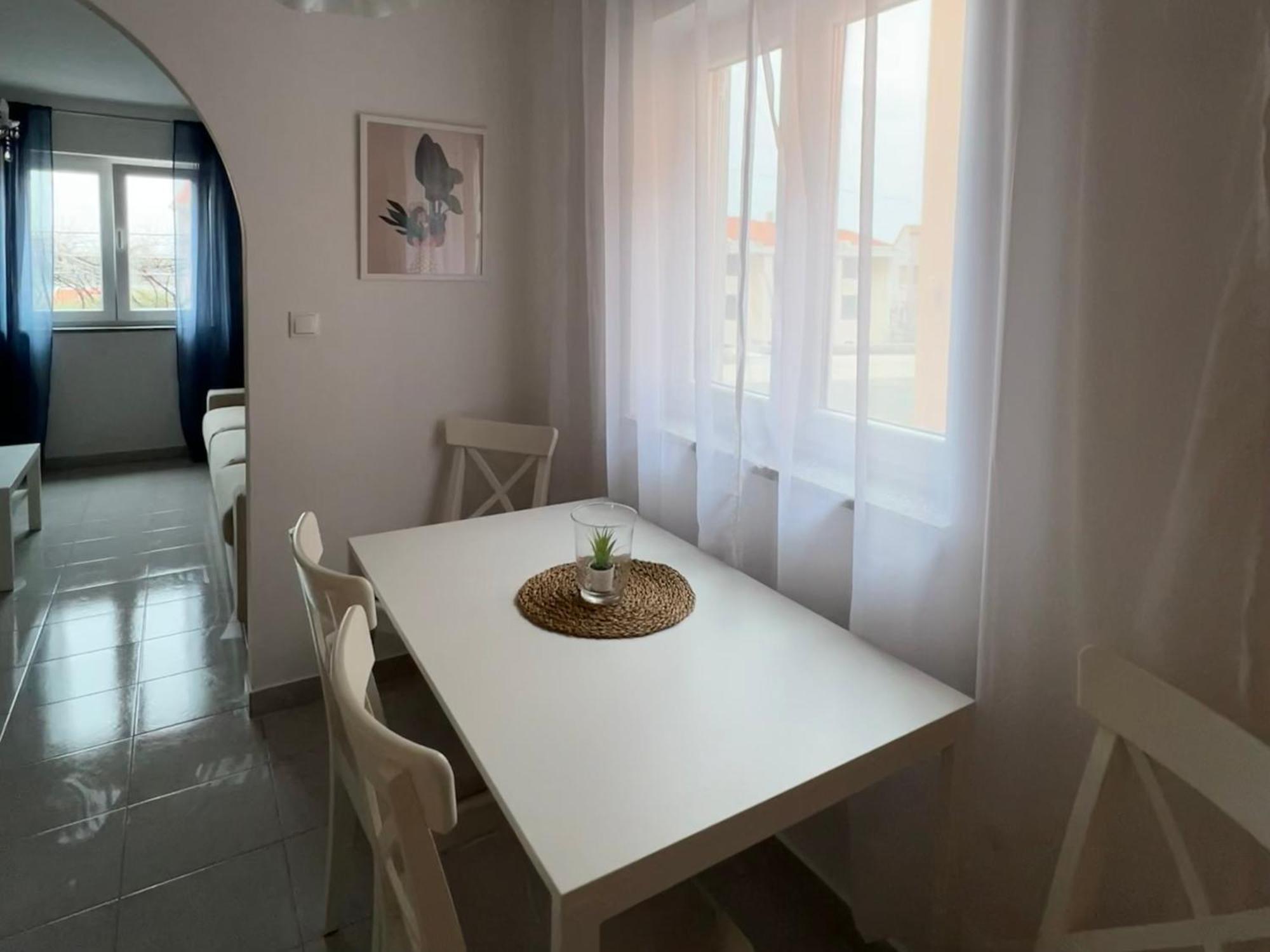 Laguna Apartment *