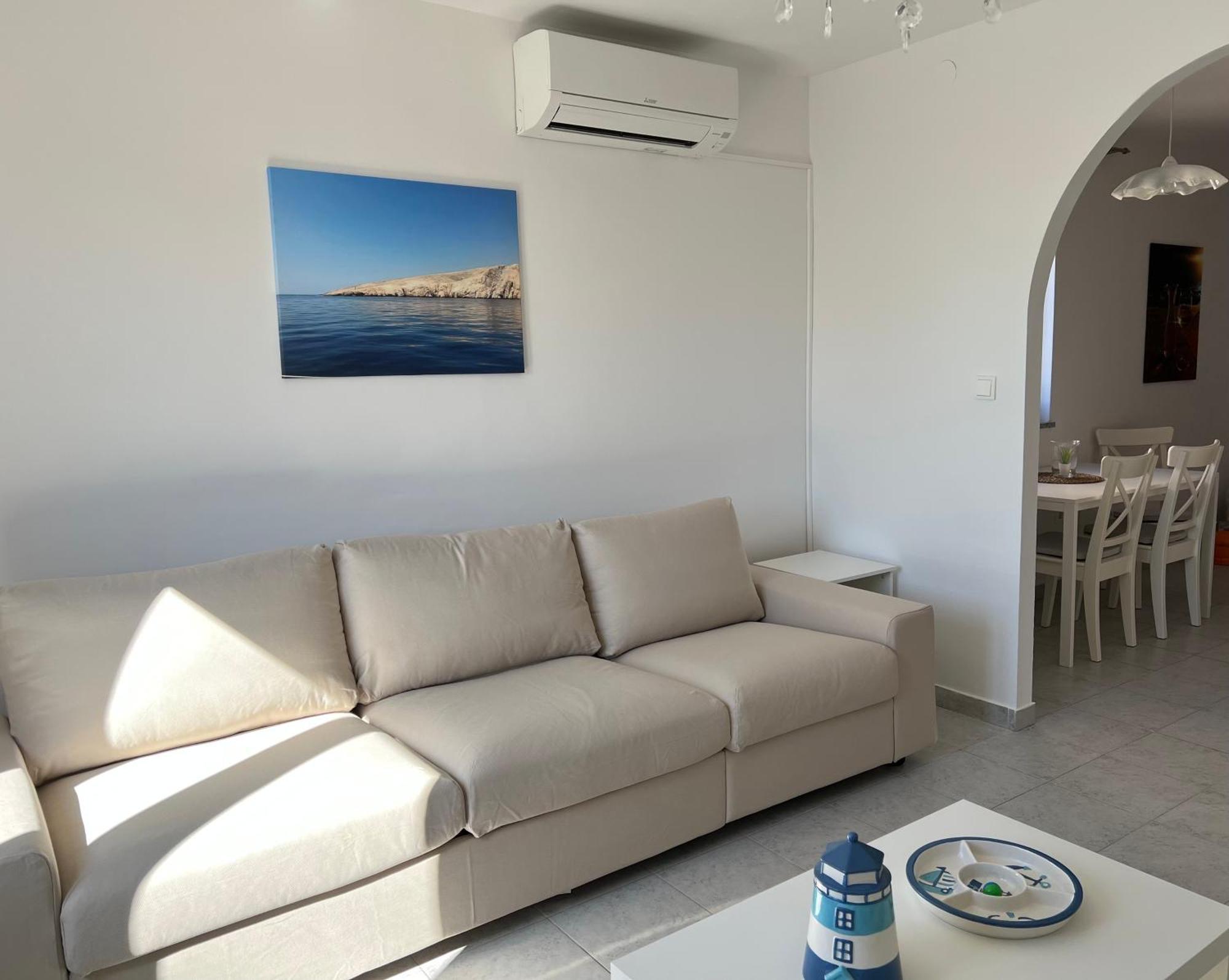 Laguna Apartment *